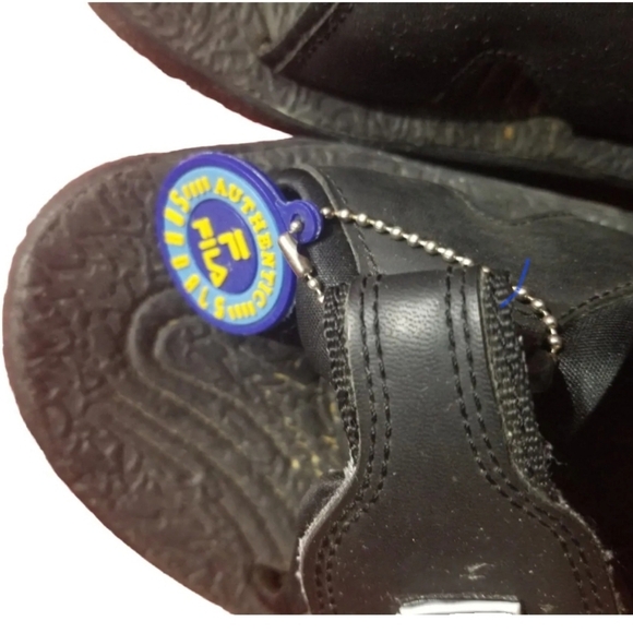 FILA Men's Size 12 BUCKLE F Black Sandals - Picture 5 of 5